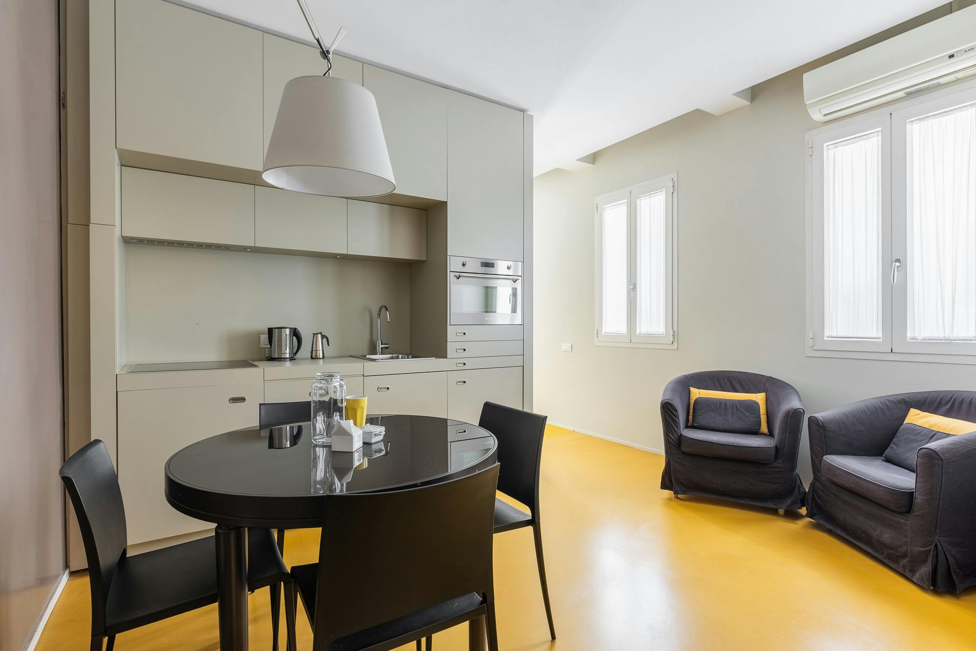 Studio te huur voor € 1.500 per maand in Bologna, Via Mascarella