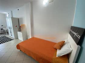 Privé kamer te huur voor € 470 per maand in Rovereto, Via Girolamo Tartarotti