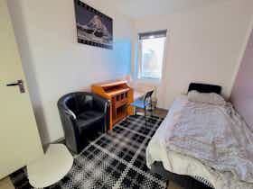 Отдельная комната сдается в аренду за 6 039 SEK в месяц в Stockholm, Varpholmsgränd