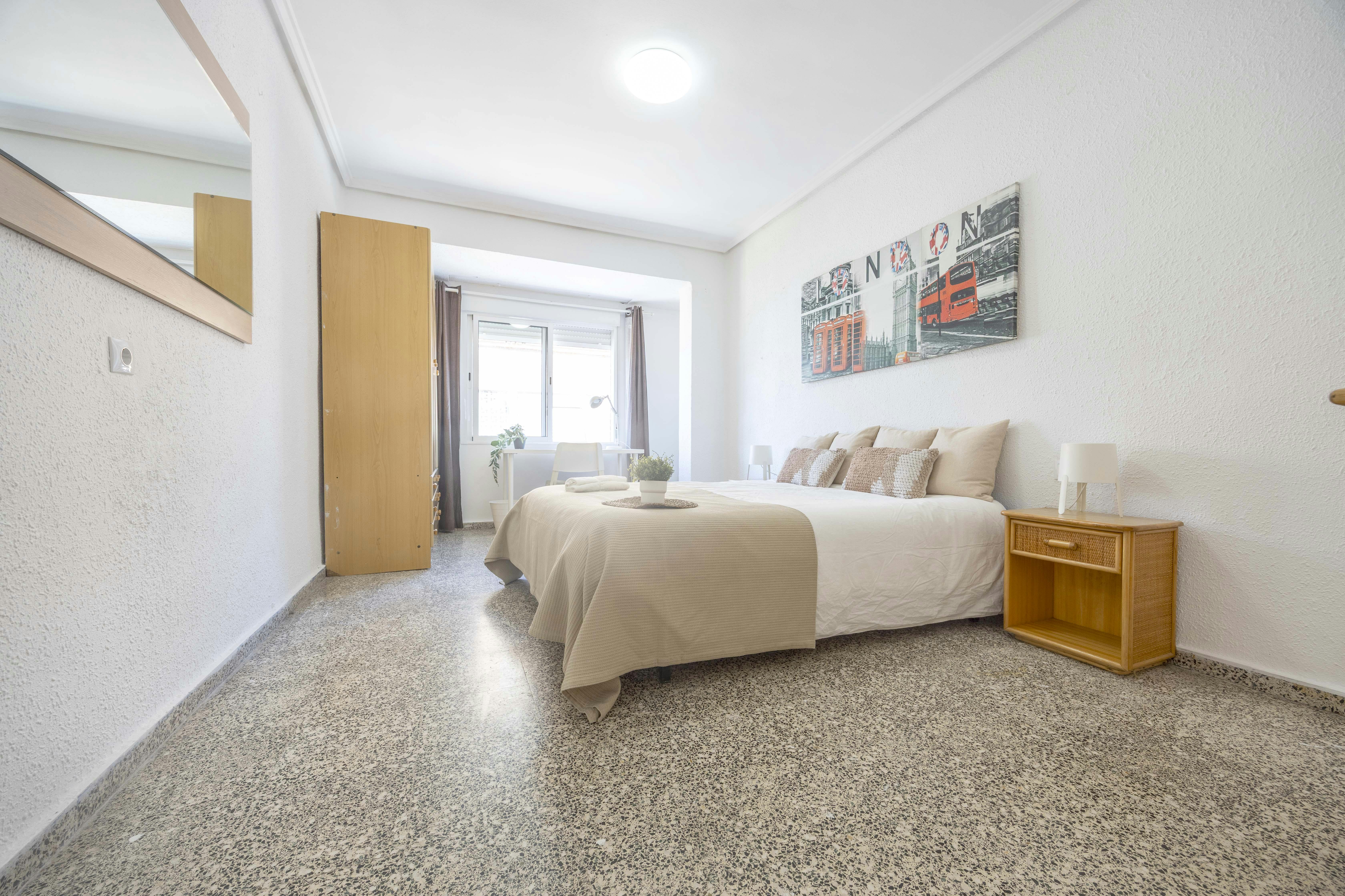 Private room for rent for €380 per month in Valencia, Calle Reig Genovés