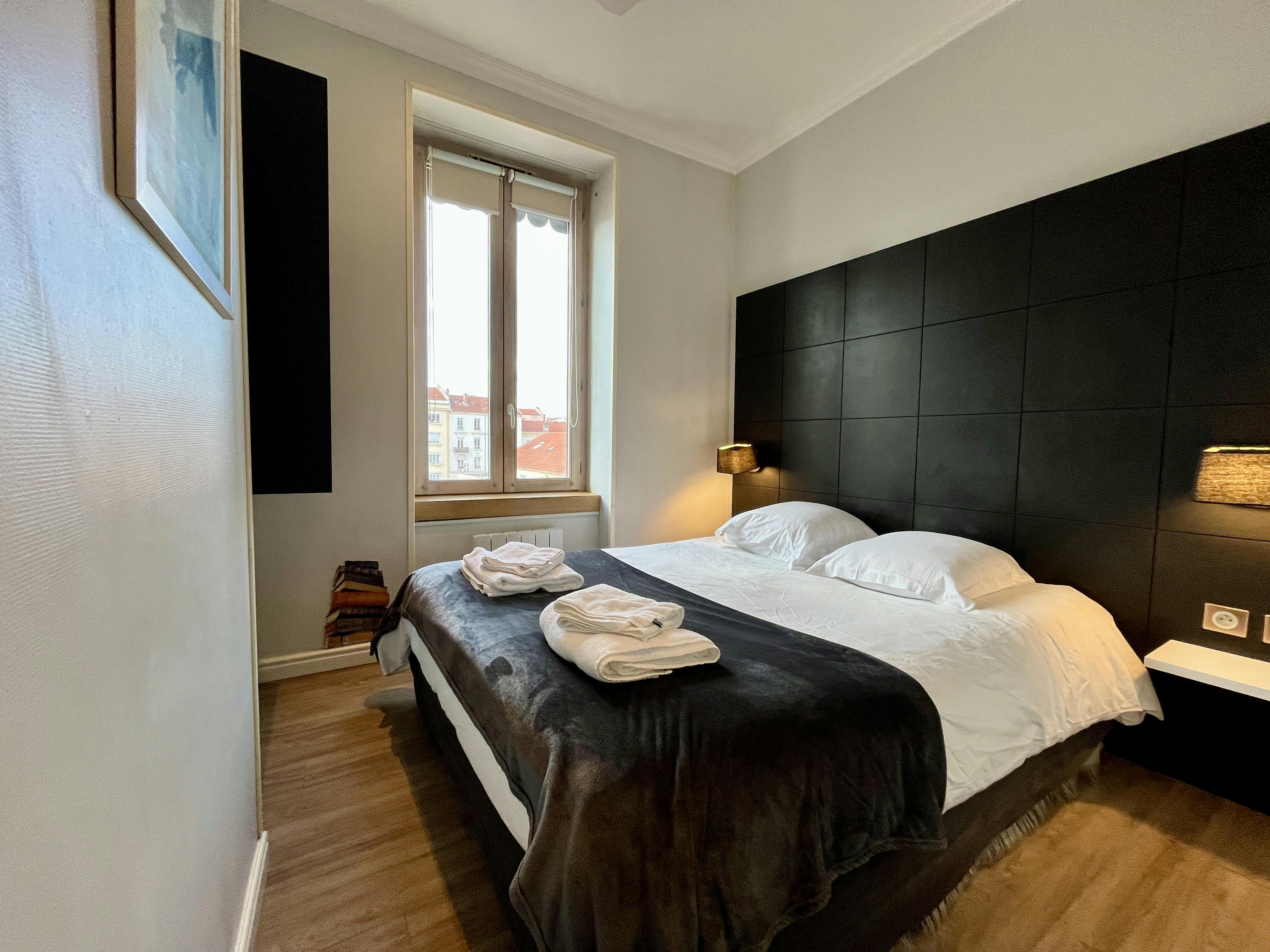 公寓 正在以 €1,500 的月租出租，其位于 Lyon, Rue des Charmettes