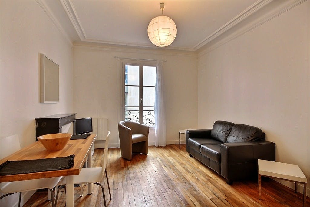 Apartment for rent for €1,450 per month in Paris, Cité Ferembach