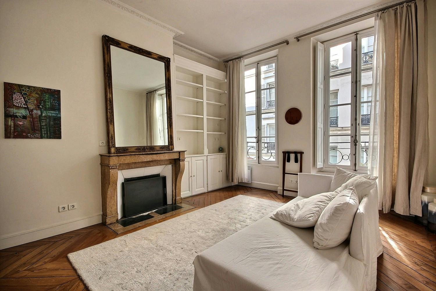 Apartment for rent for €2,598 per month in Paris, Rue de Beaune