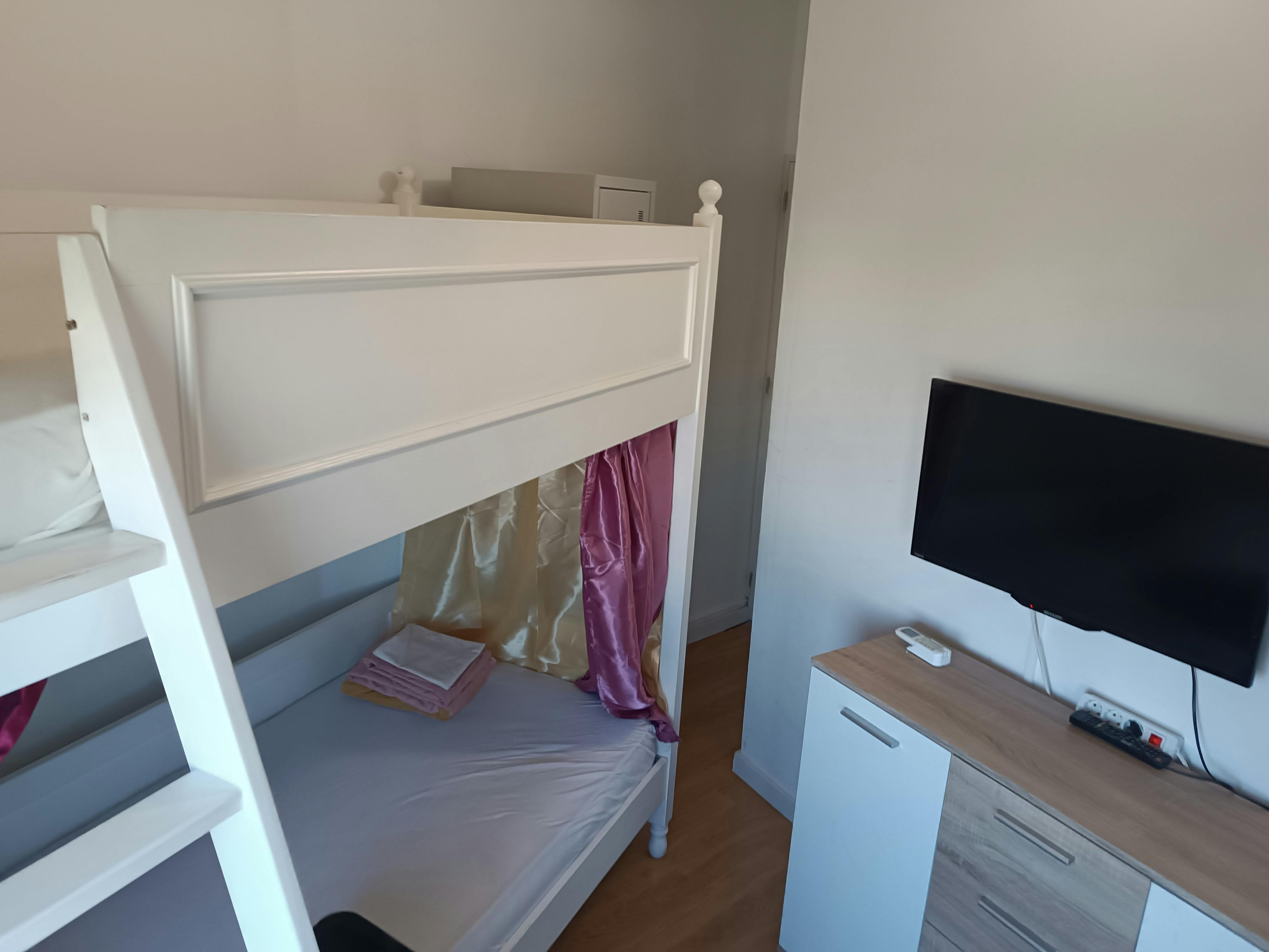 Double room Amadora, 90m² — photo 27