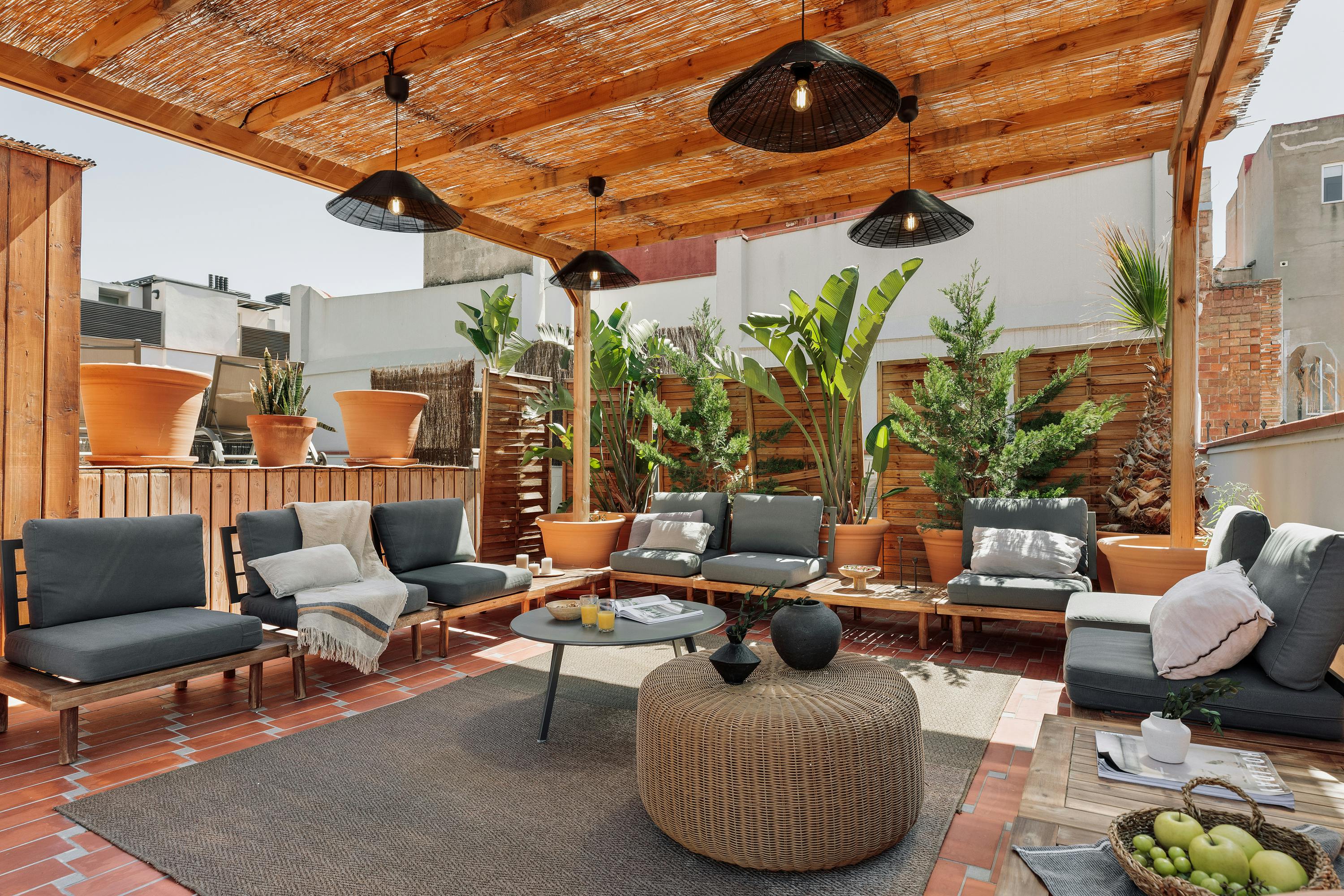 Apartment for rent for €3,952 per month in Barcelona, Carrer de Josep Torres