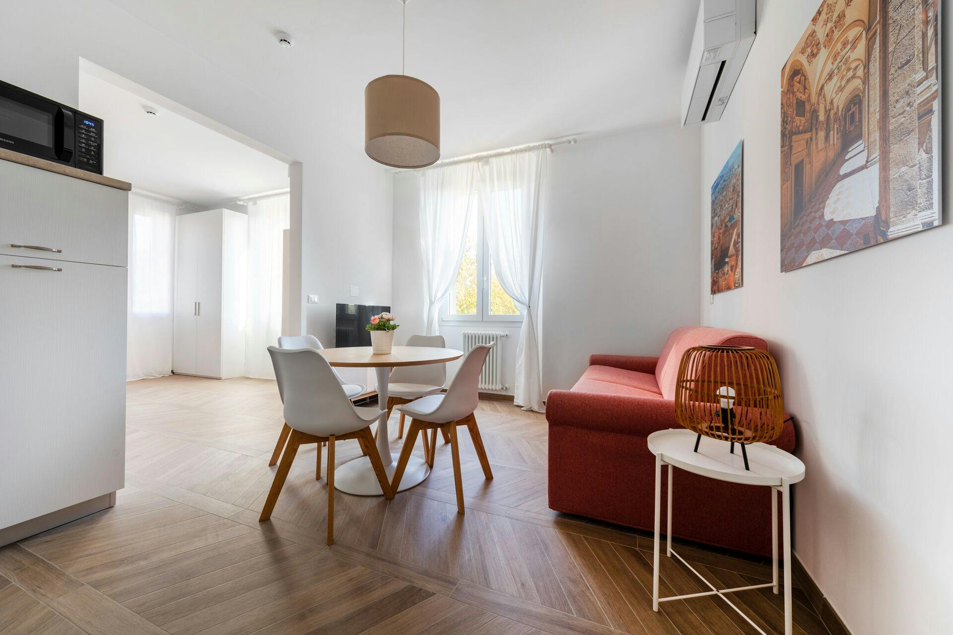 Apartment for rent for €1,950 per month in Bologna, Via Giuseppe Massarenti
