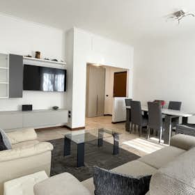 Apartment for rent for €2,600 per month in Milan, Via Giovanni Battista Bertini