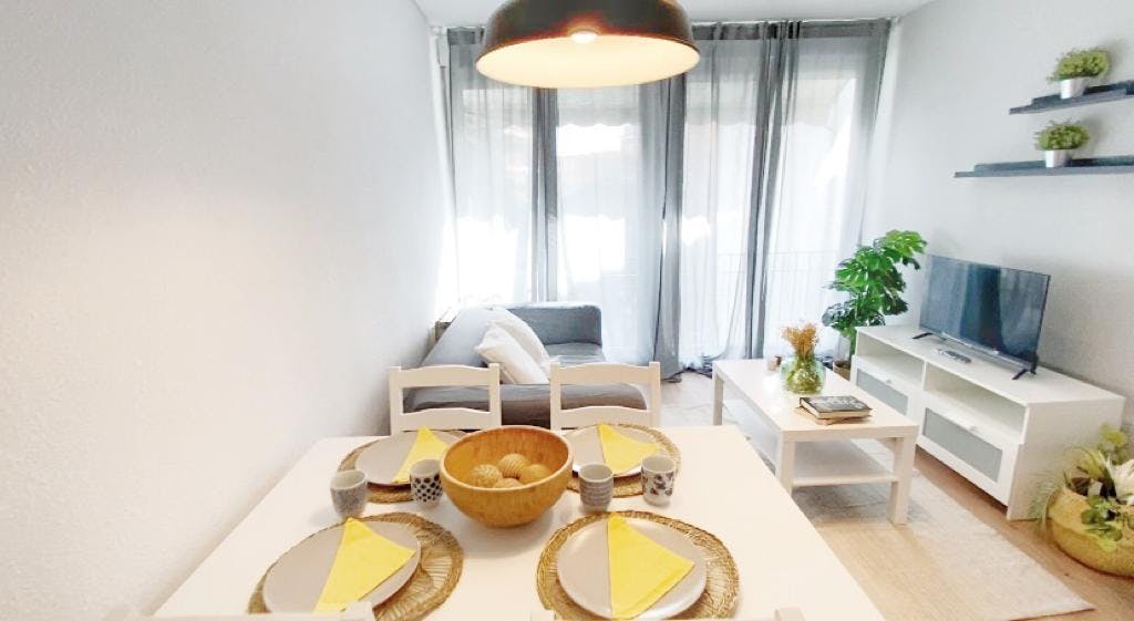 Apartment for rent for €1,335 per month in Madrid, Calle de Carracedo