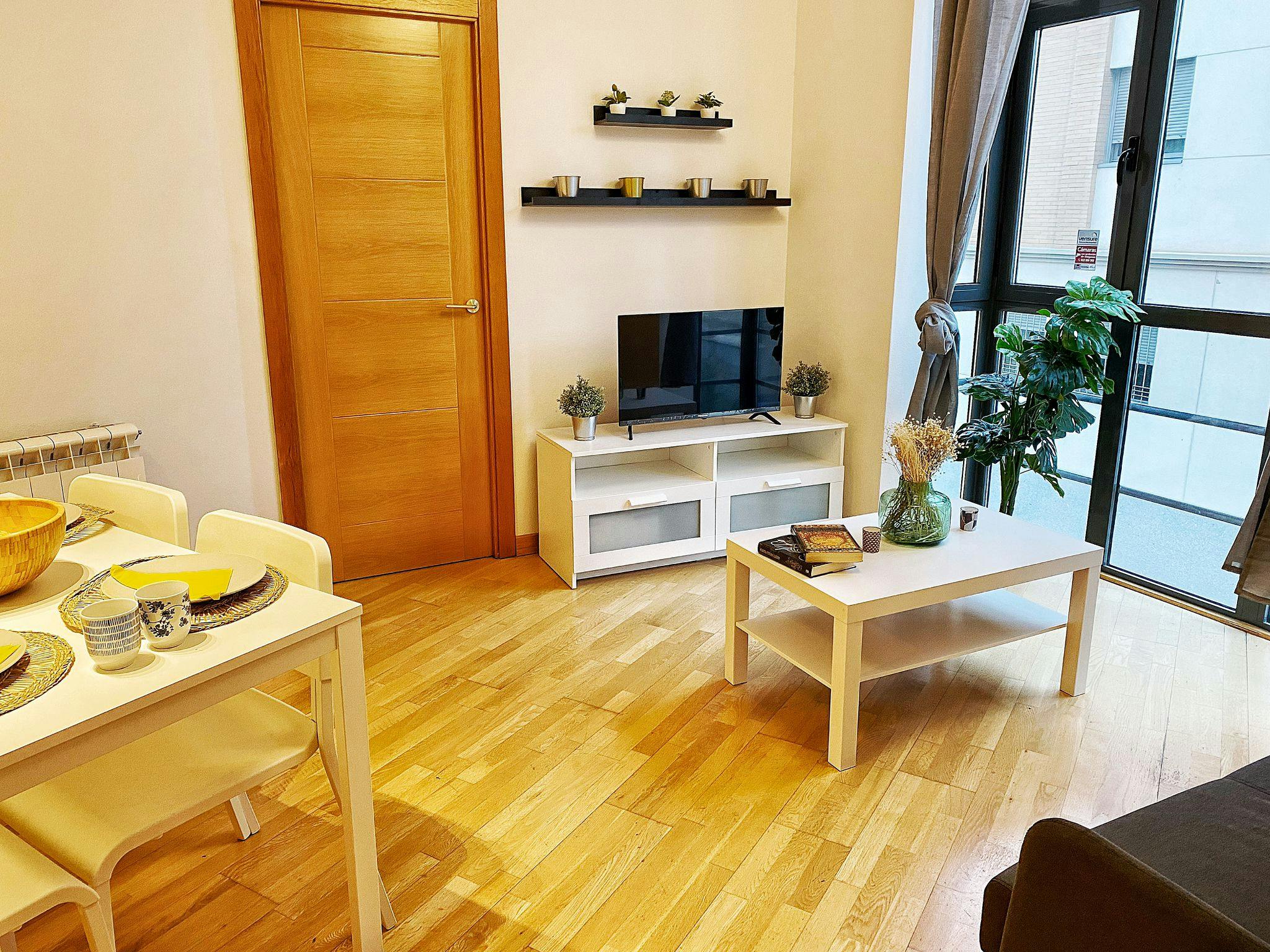 Apartment for rent for €1,225 per month in Madrid, Calle Blasón