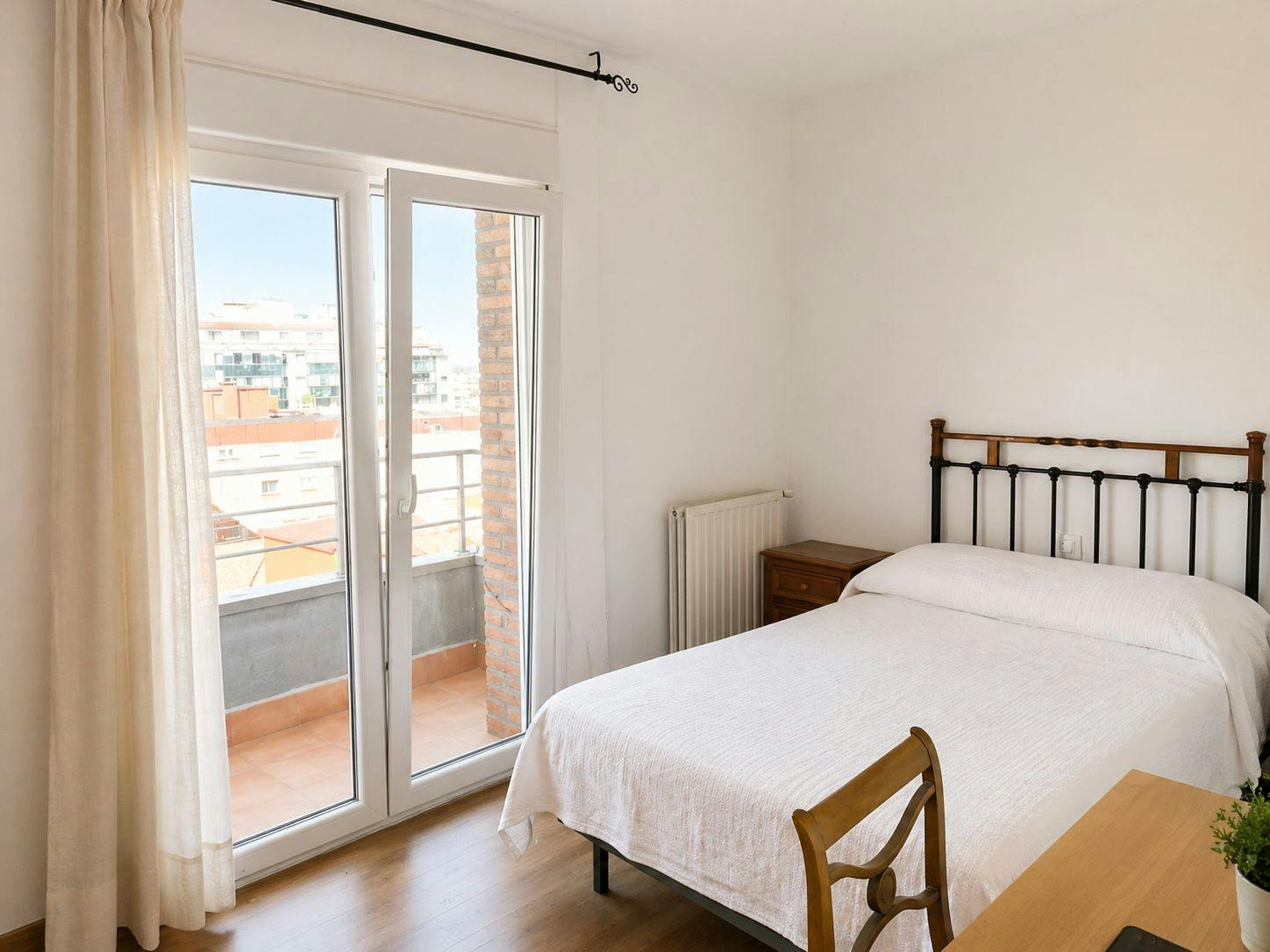 WG-Zimmer zu mieten für 320 € pro Monat in Gijón, Calle Aguado