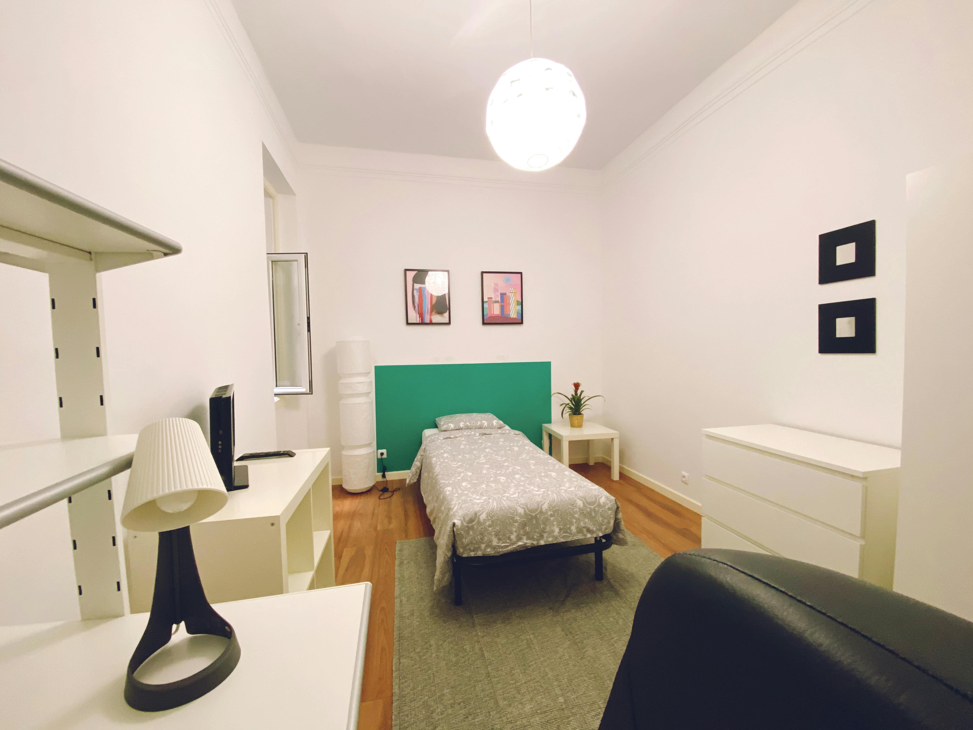 Private room for rent for €550 per month in Lisbon, Rua António Pedro