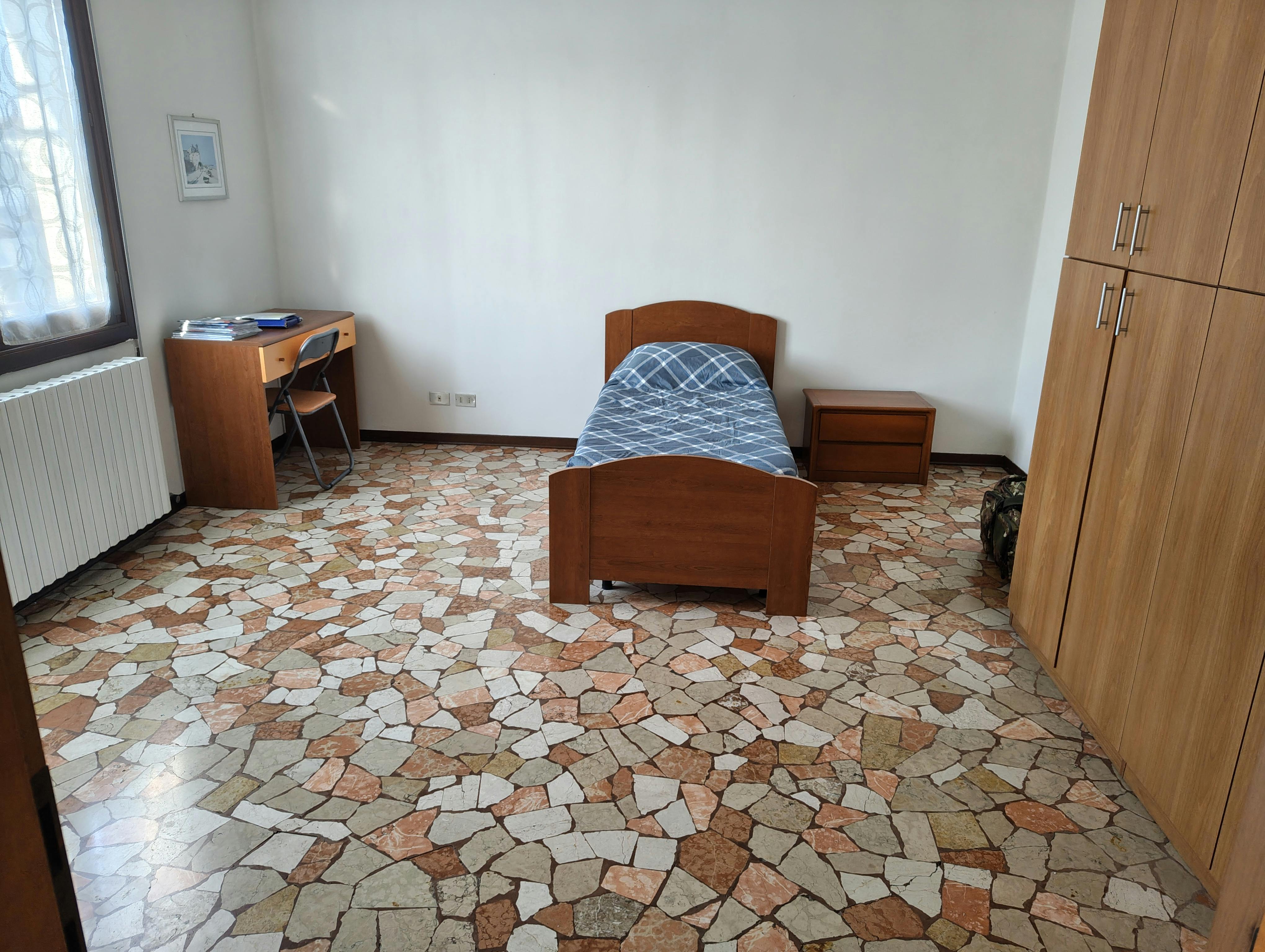 Private room for rent for €370 per month in Vicenza, Viale Astichello