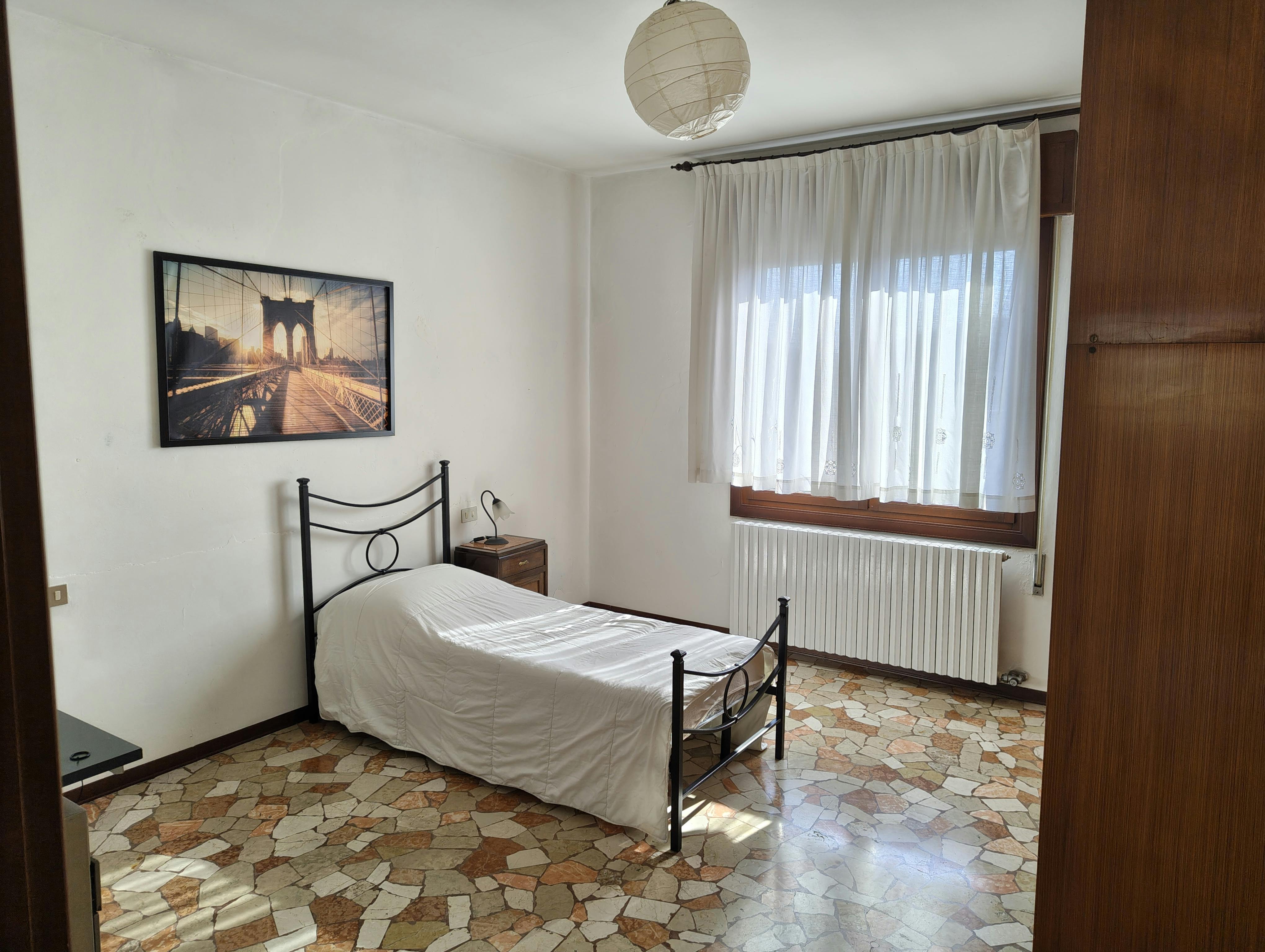 Private room for rent for €370 per month in Vicenza, Viale Astichello