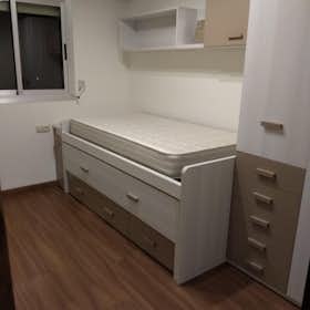 Private room for rent for €295 per month in Almàssera, Avenida Santa María del Puig