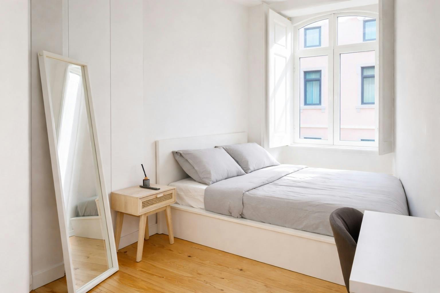 Private room for rent for €650 per month in Lisbon, Rua Morais Soares