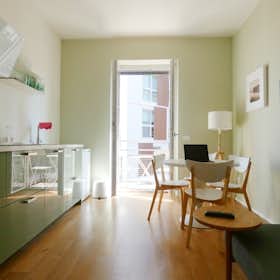 Apartment for rent for €2,500 per month in Milan, Via Cenisio
