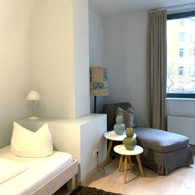 Apartment for rent for €1,490 per month in Frankfurt am Main, Merianstraße