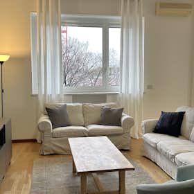 Apartment for rent for €3,600 per month in Milan, Via Broletto