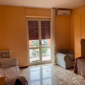Private room for rent for €550 per month in Milan, Via Gian Girolamo Savoldo