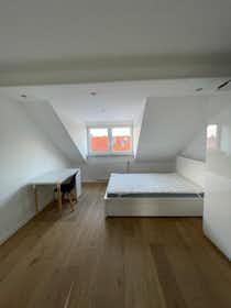 私人房间 正在以 €720 的月租出租，其位于 Munich, Gräfstraße