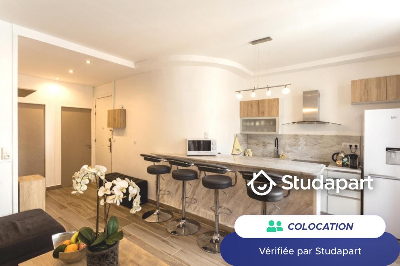 Private room for rent for €690 per month in Antibes, Rue Bricka