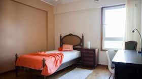 私人房间 正在以 €420 的月租出租，其位于 Porto, Alameda Doutor Fernando Azeredo Antas