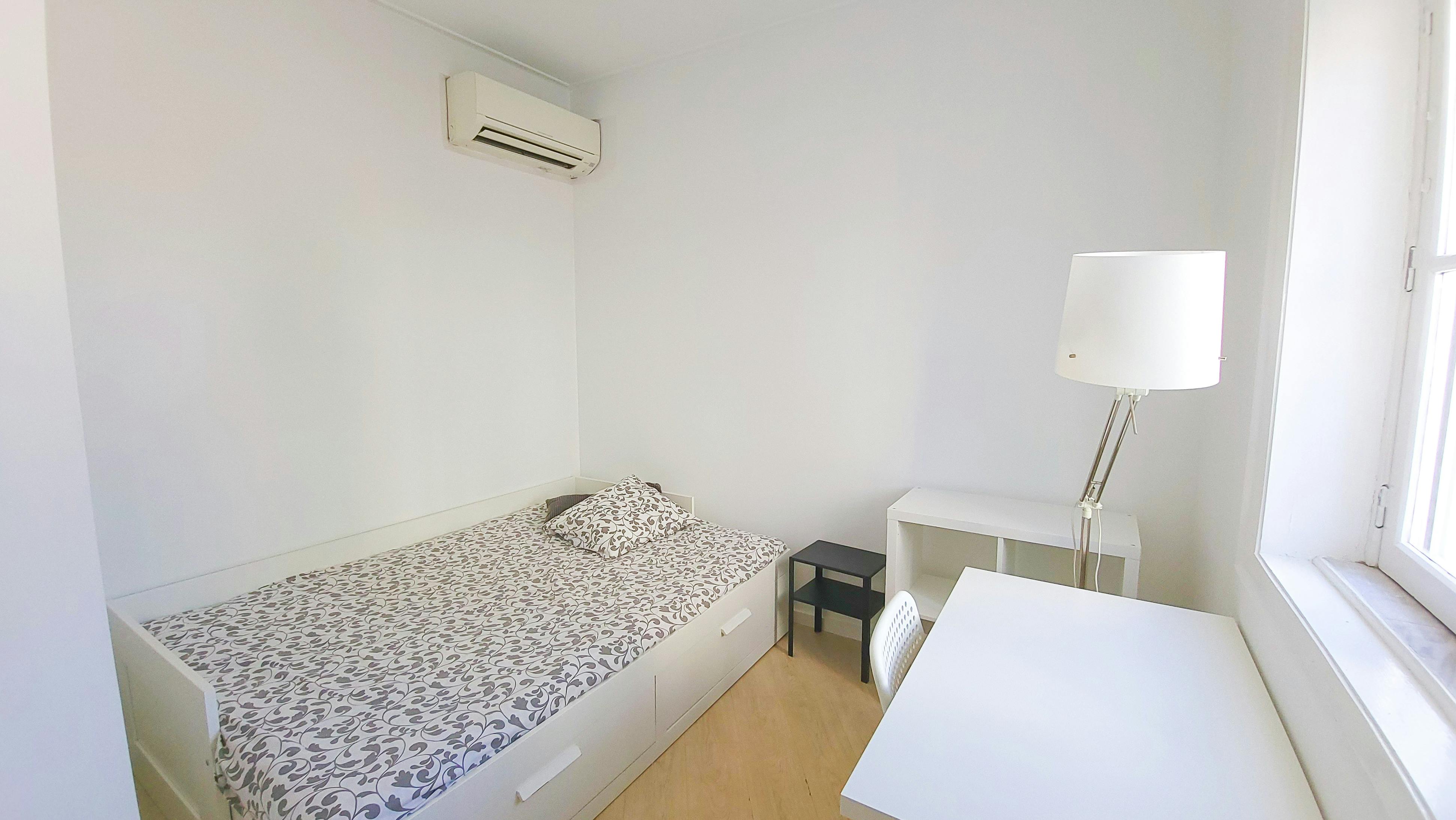 Private room for rent for €410 per month in Gondomar, Rua Dom Afonso Henriques