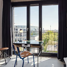 Studio for rent for €1,007 per month in Berlin, Stralsunder Straße