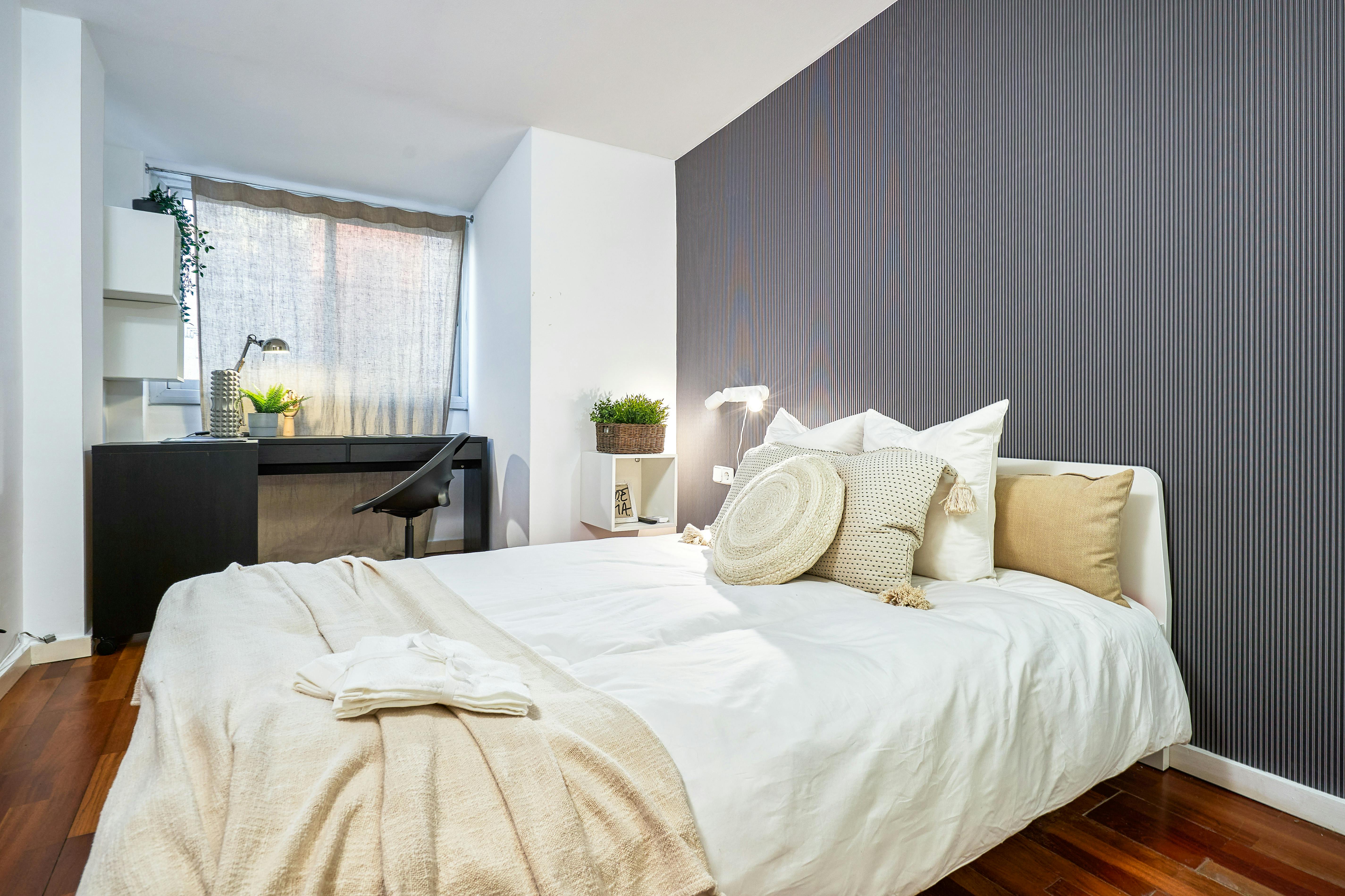 Private room for rent for €894 per month in Barcelona, Carrer de l'Arc del Teatre