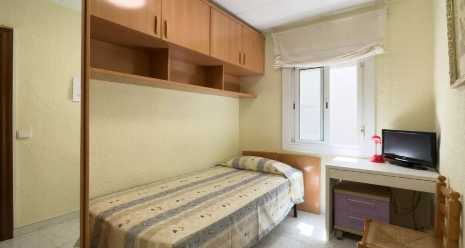 Private room for rent for €550 per month in Barcelona, Carrer de Cartellà