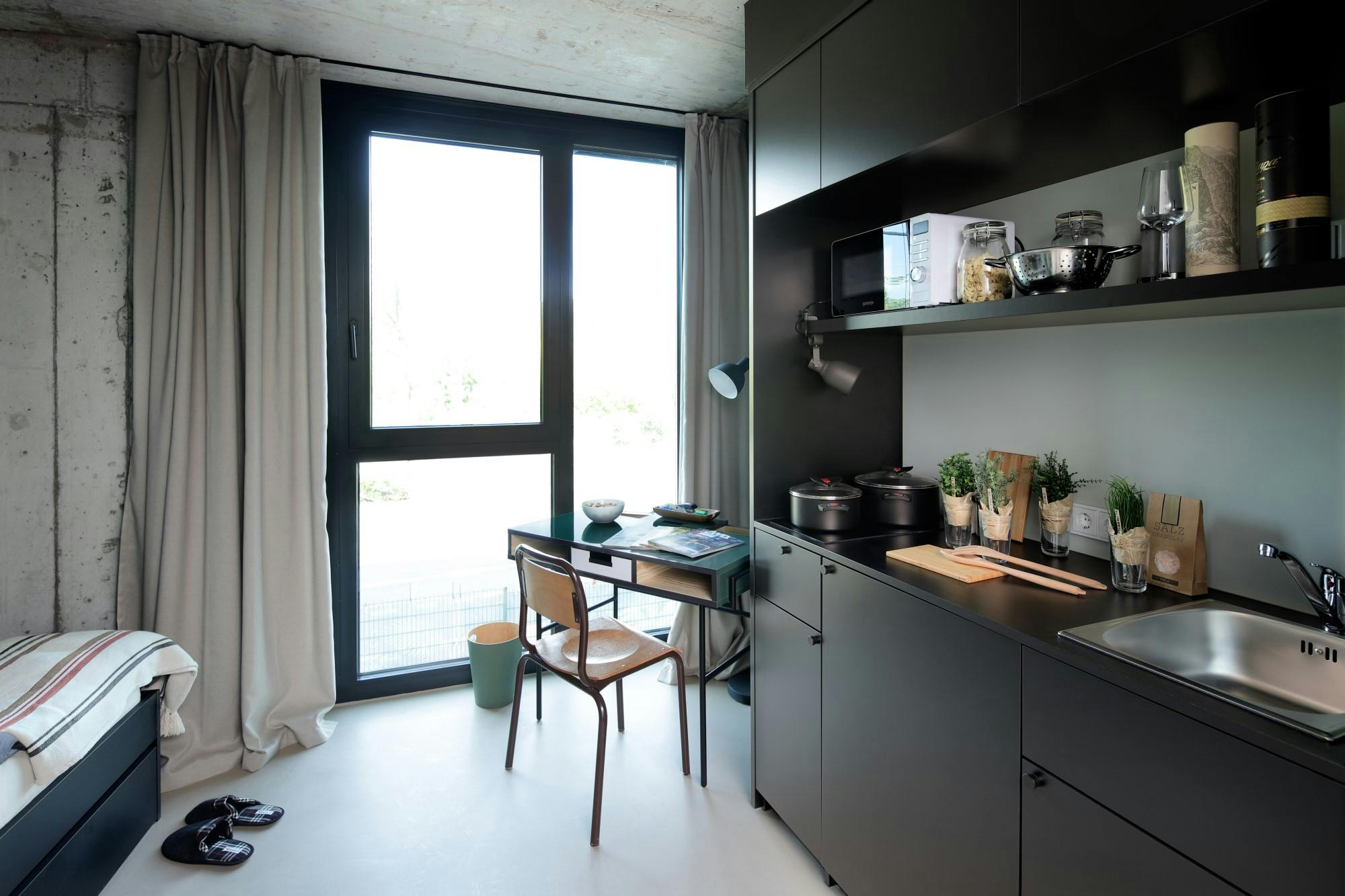 Building for rent for €820 per month in Frankfurt am Main, Marie-Curie-Straße