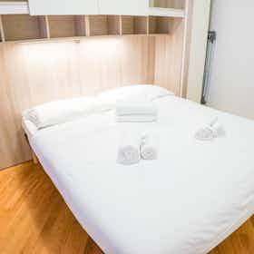 Appartement te huur voor € 800 per maand in Verona, Via Dietro Filippini