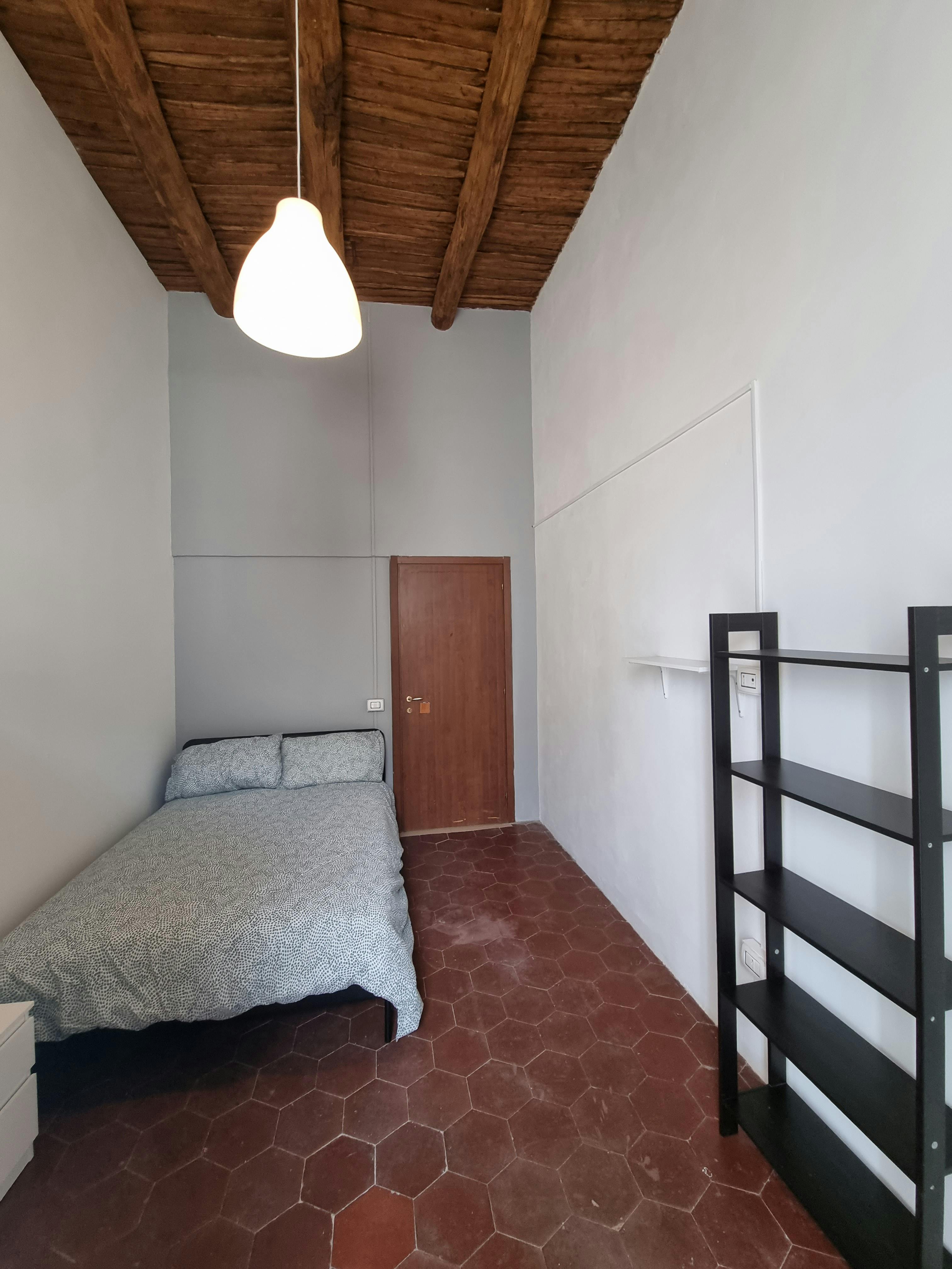 Single room Naples, 1 bed, 14m² — photo 3