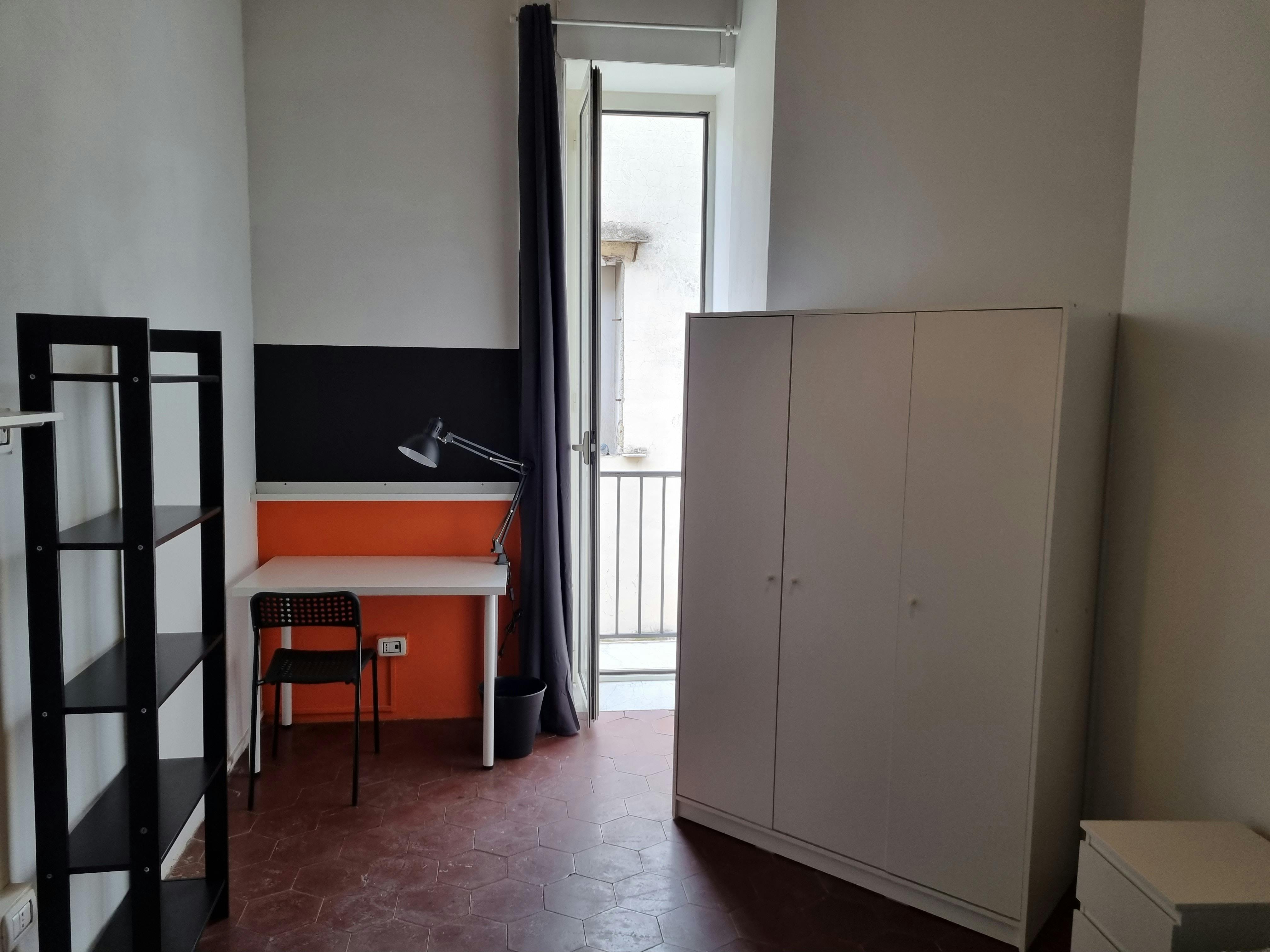 Single room Naples, 1 bed, 14m² — photo 2