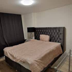 Private room for rent for €1,000 per month in Vlaardingen, Verheijstraat