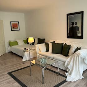 Apartment for rent for €1,695 per month in Hamburg, Uhlenhorster Weg