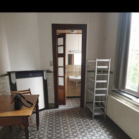 Private room for rent for €495 per month in Ixelles, Boulevard Général Jacques