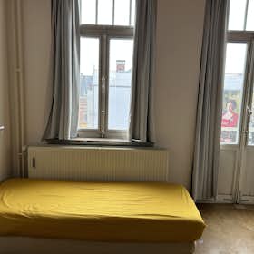 Private room for rent for €545 per month in Ixelles, Boulevard Général Jacques