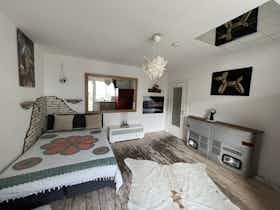 私人房间 正在以 €800 的月租出租，其位于 Hamburg, Lange Reihe