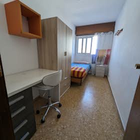 Private room for rent for €350 per month in Valencia, Carrer Doctor Álvaro López