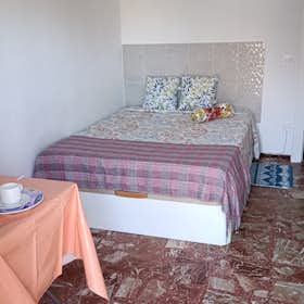 Private room for rent for €730 per month in Madrid, Avenida de las Palomeras