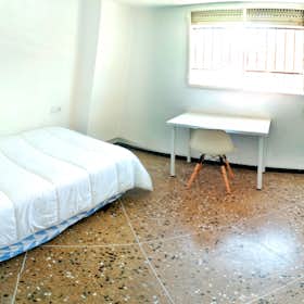 Private room for rent for €410 per month in Valencia, Carrer Submarí