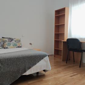 Private room for rent for €540 per month in Madrid, Paseo de la Castellana