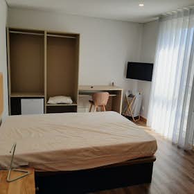 Private room for rent for €580 per month in Matosinhos, Avenida Marechal Gomes da Costa