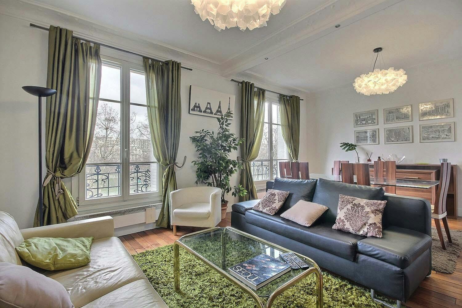 Quai de Grenelle, Paris preview