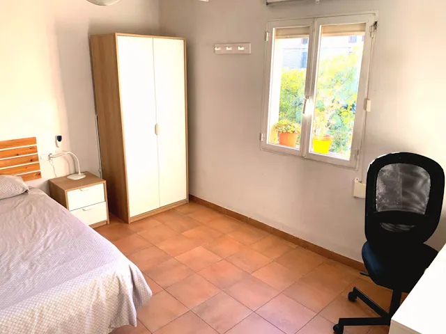 Private room in Carrer del Doctor Manuel Candela, Valencia (1203361) room image 1