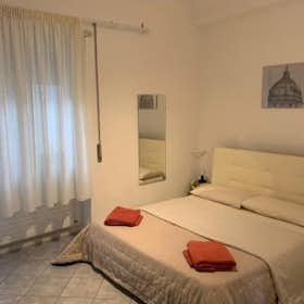 Private room for rent for €1,500 per month in Rome, Via Cardinale Mercati