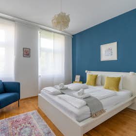 Apartment for rent for €2,079 per month in Vienna, Theresiengasse