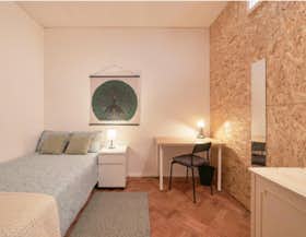Private room for rent for €590 per month in Porto, Rua de Cinco de Outubro