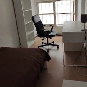 Privé kamer te huur voor € 390 per maand in Genoa, Via Caffaro